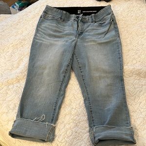 Cropped stretch curvy jeans